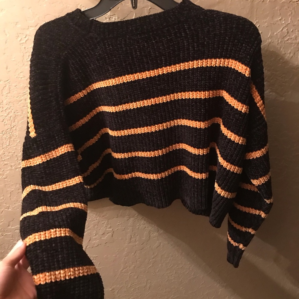 size medium really cute forever 21 sweater!